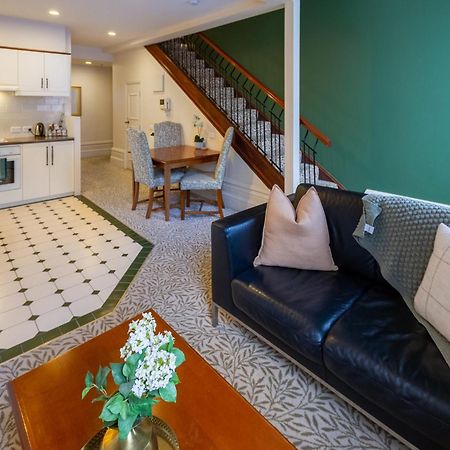 Beauty In The Cbd - 1Bed Free Parking Pool Apartment ไครสต์เชิร์ช ภายนอก รูปภาพ