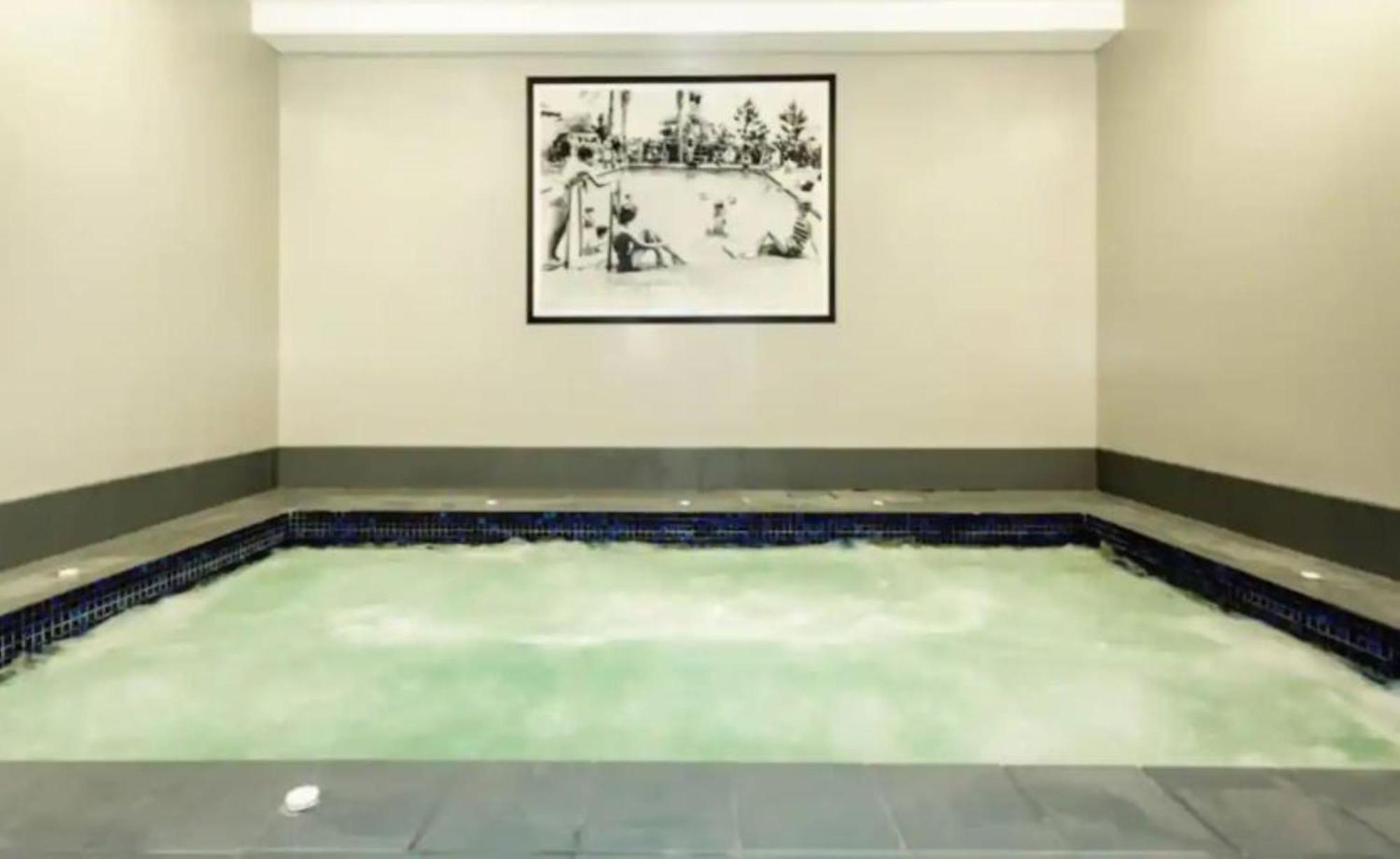 Beauty In The Cbd - 1Bed Free Parking Pool Apartment ไครสต์เชิร์ช ภายนอก รูปภาพ