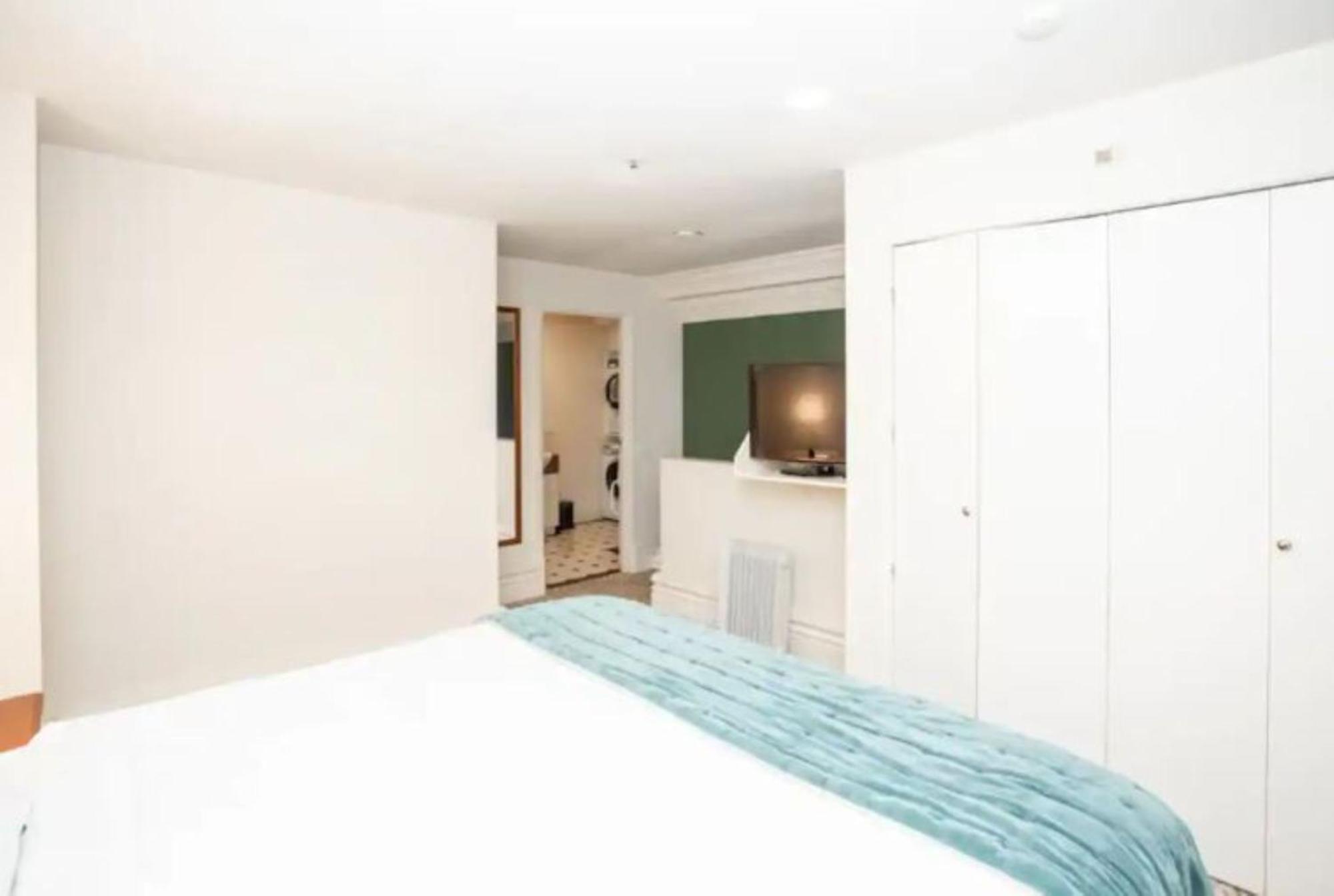 Beauty In The Cbd - 1Bed Free Parking Pool Apartment ไครสต์เชิร์ช ภายนอก รูปภาพ