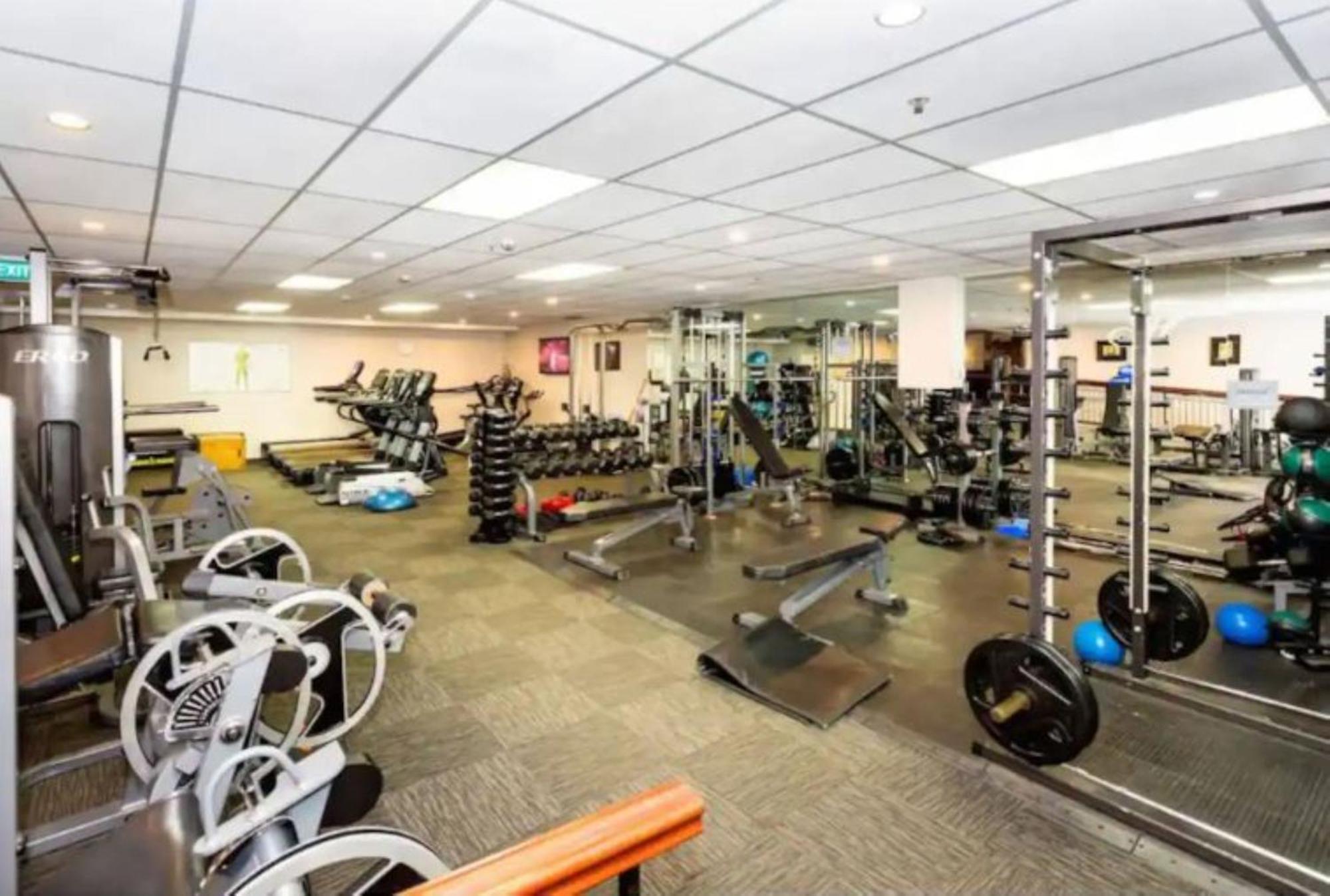Beauty In The Cbd - 1Bed Free Parking Pool Apartment ไครสต์เชิร์ช ภายนอก รูปภาพ