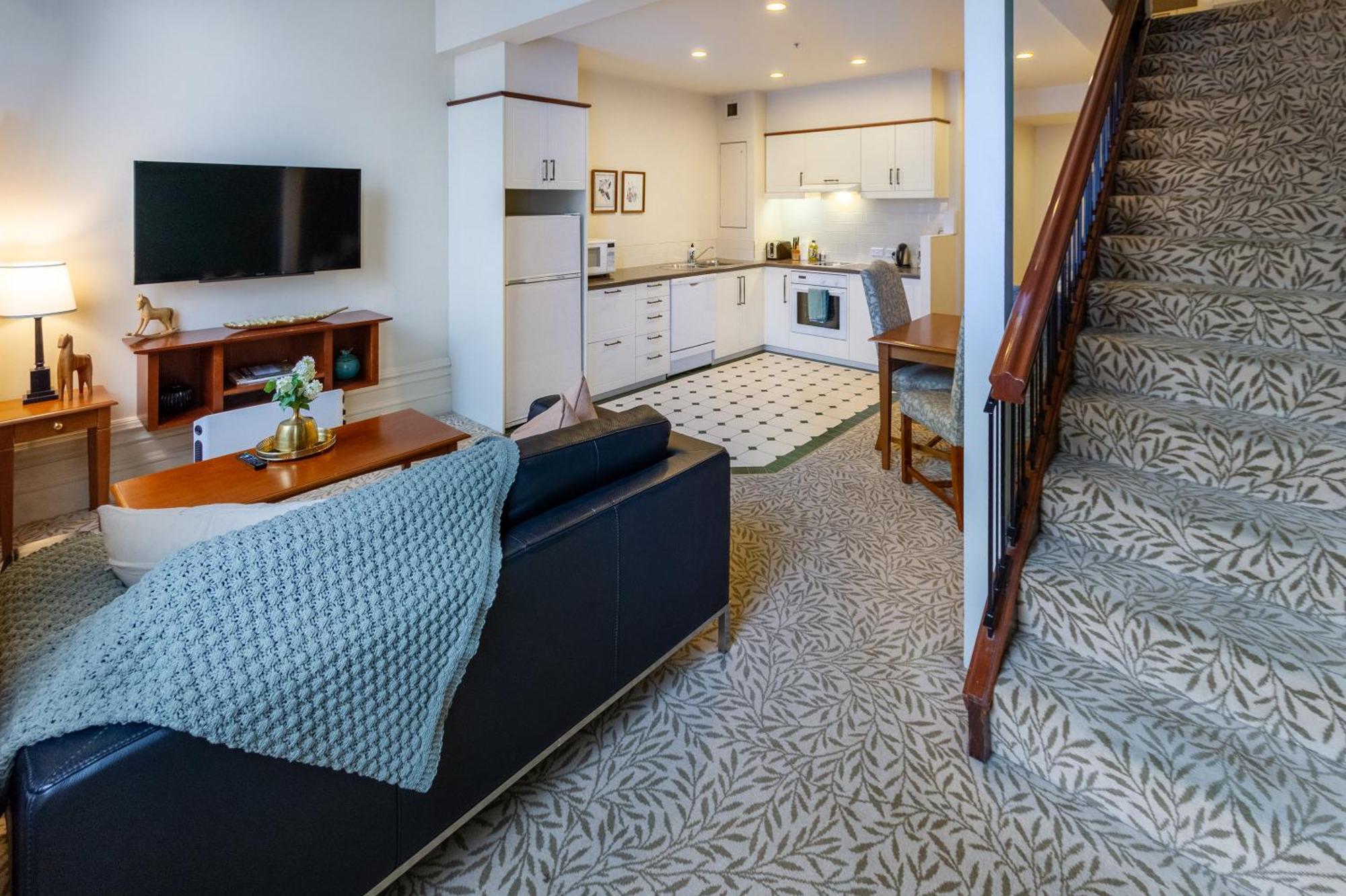 Beauty In The Cbd - 1Bed Free Parking Pool Apartment ไครสต์เชิร์ช ภายนอก รูปภาพ