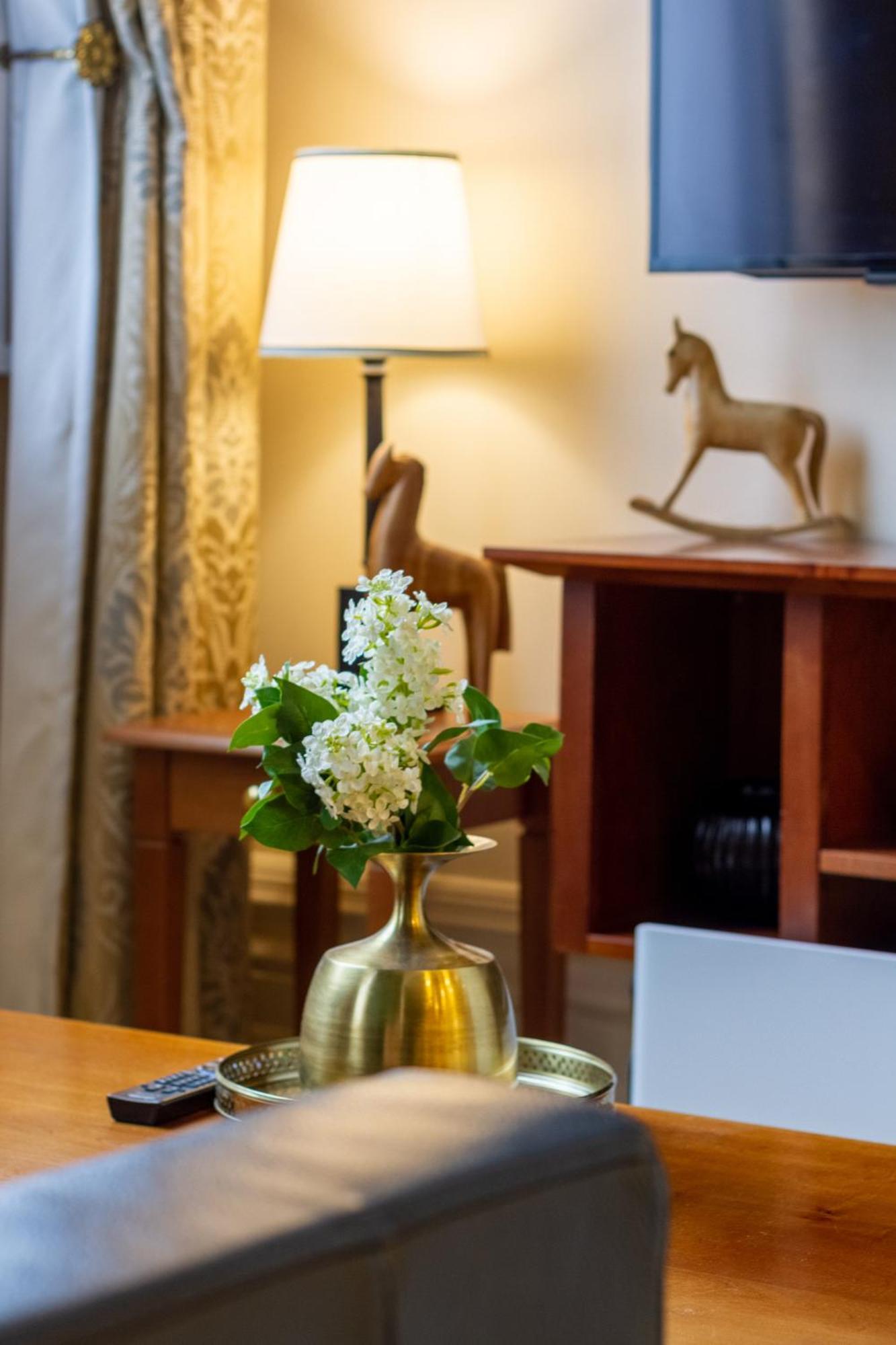 Beauty In The Cbd - 1Bed Free Parking Pool Apartment ไครสต์เชิร์ช ภายนอก รูปภาพ