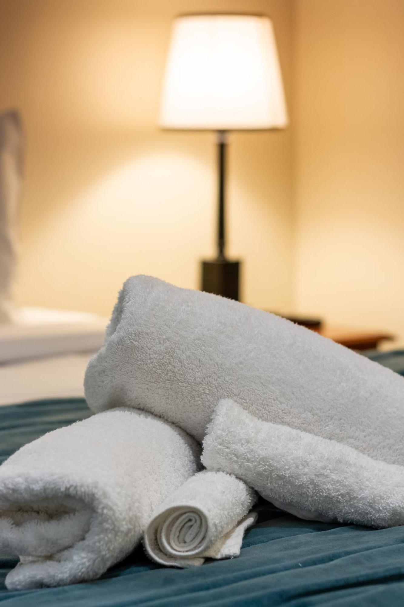 Beauty In The Cbd - 1Bed Free Parking Pool Apartment ไครสต์เชิร์ช ภายนอก รูปภาพ