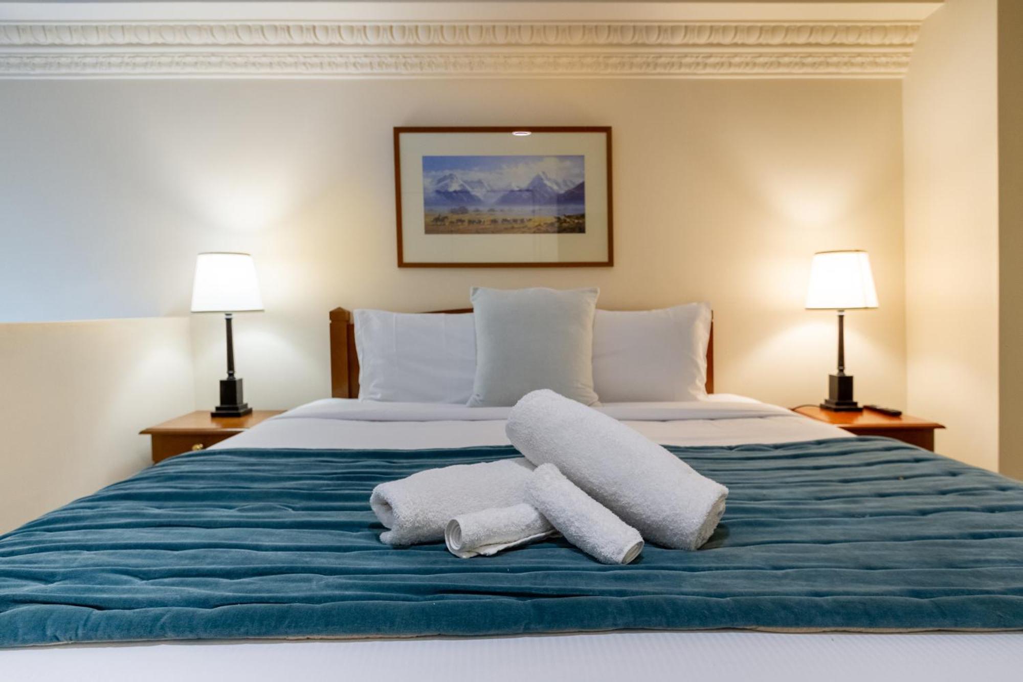 Beauty In The Cbd - 1Bed Free Parking Pool Apartment ไครสต์เชิร์ช ภายนอก รูปภาพ