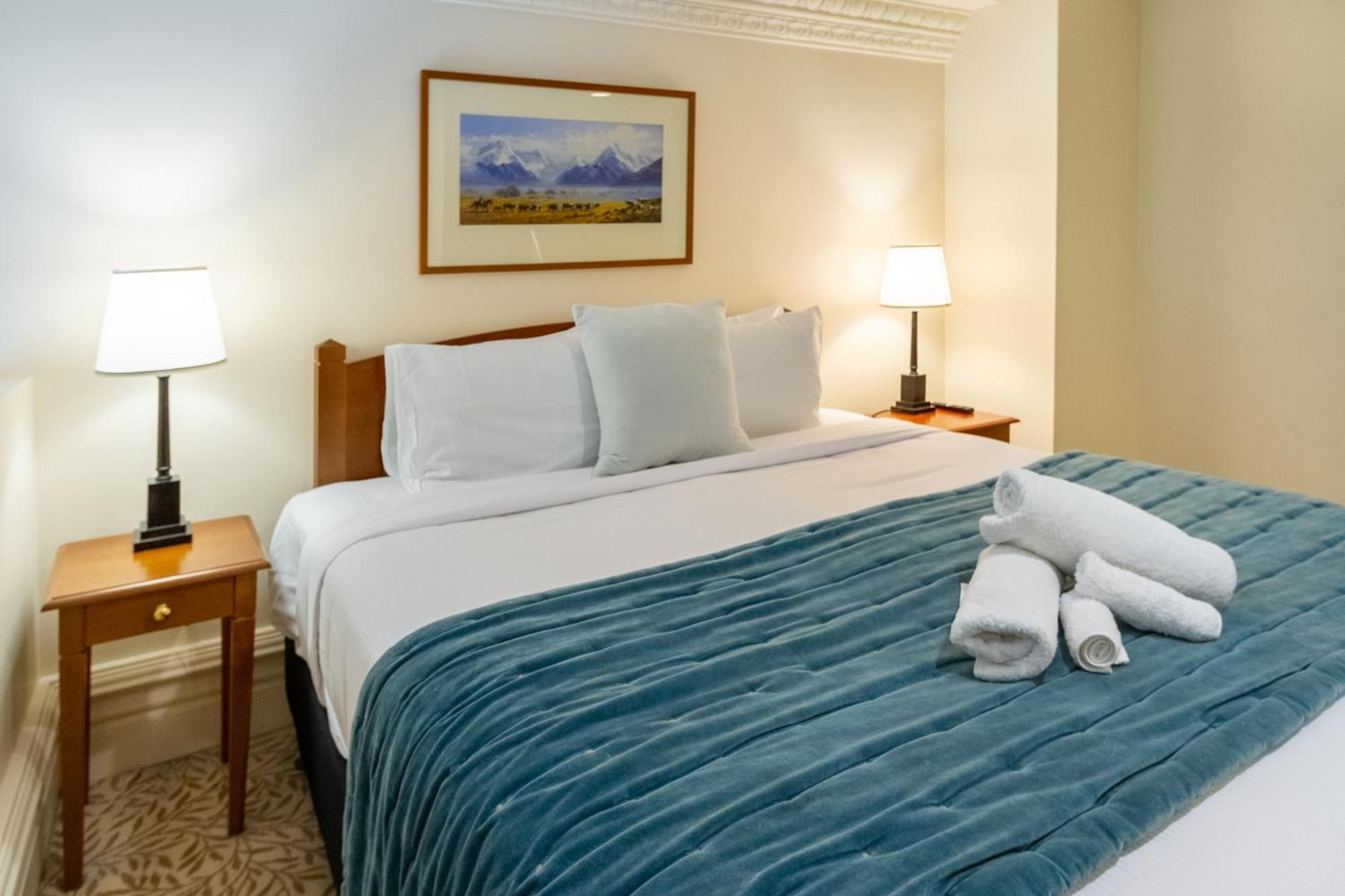Beauty In The Cbd - 1Bed Free Parking Pool Apartment ไครสต์เชิร์ช ภายนอก รูปภาพ