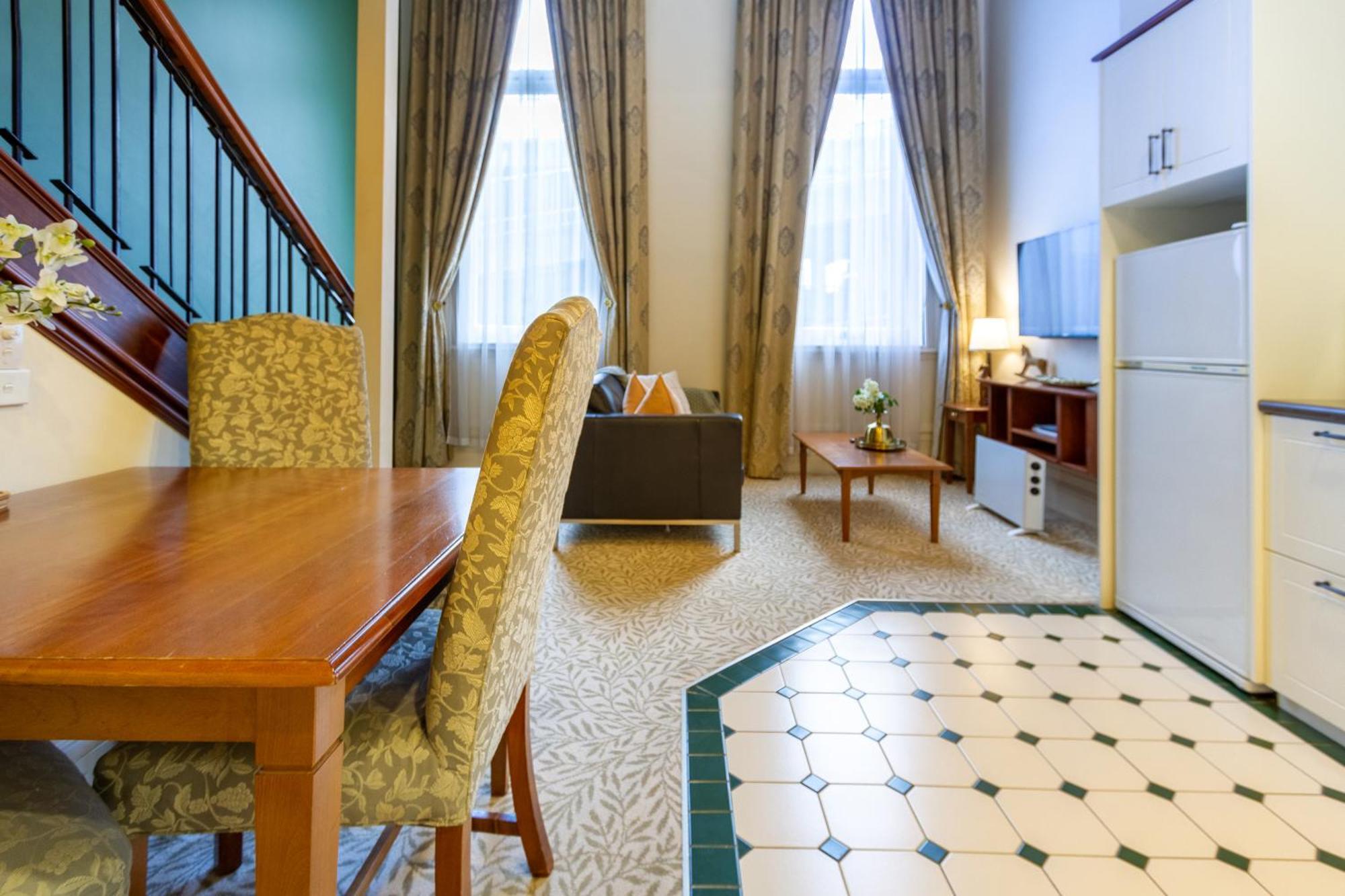 Beauty In The Cbd - 1Bed Free Parking Pool Apartment ไครสต์เชิร์ช ภายนอก รูปภาพ