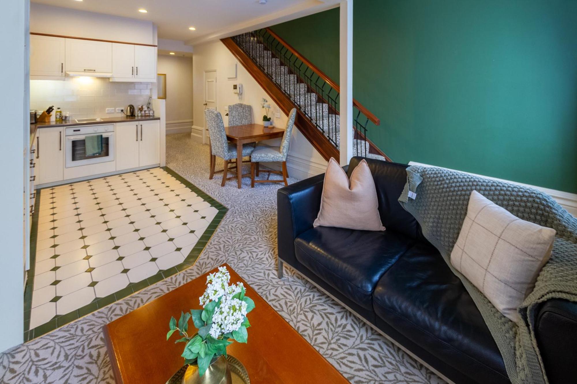 Beauty In The Cbd - 1Bed Free Parking Pool Apartment ไครสต์เชิร์ช ภายนอก รูปภาพ