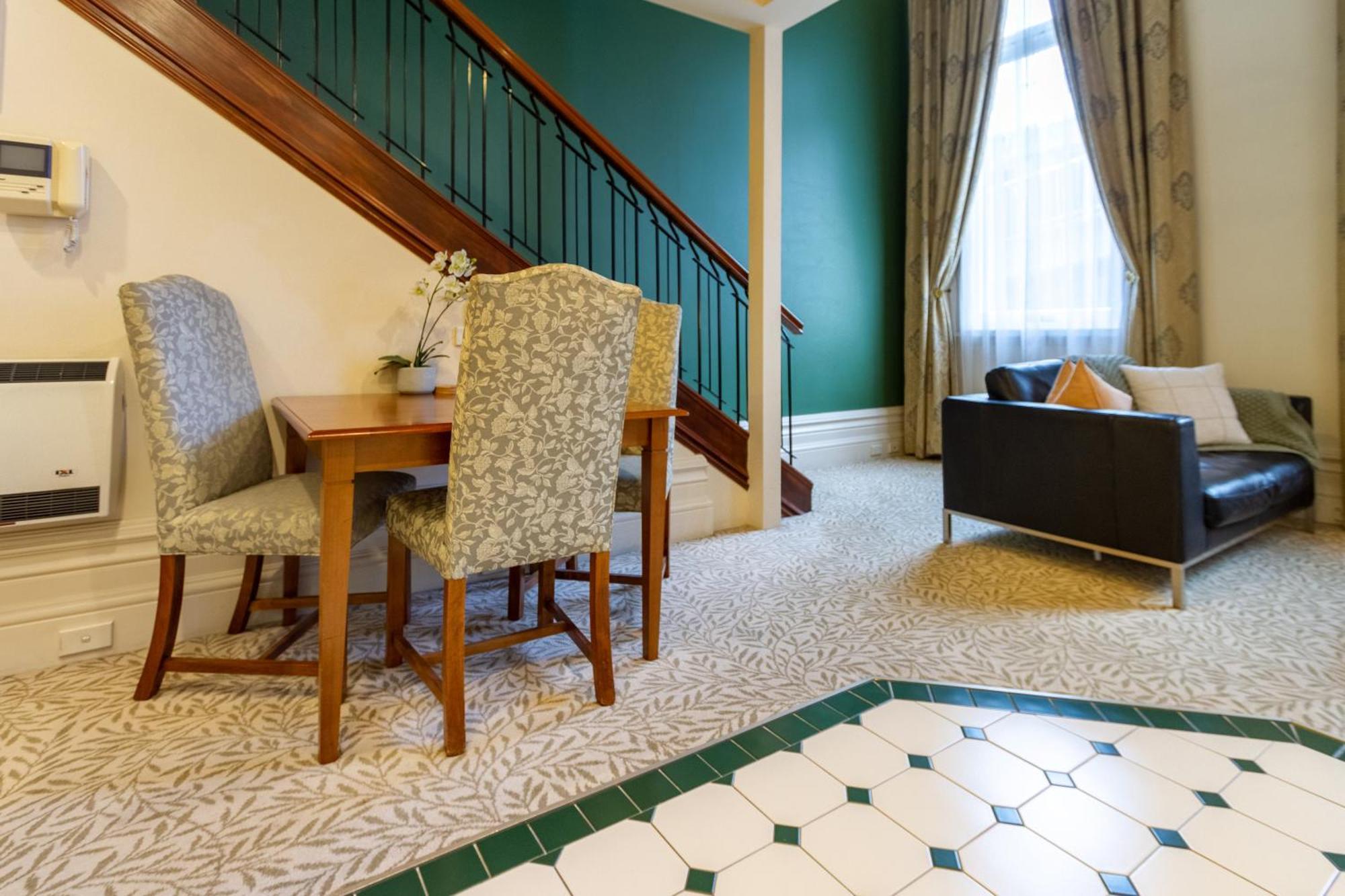 Beauty In The Cbd - 1Bed Free Parking Pool Apartment ไครสต์เชิร์ช ภายนอก รูปภาพ