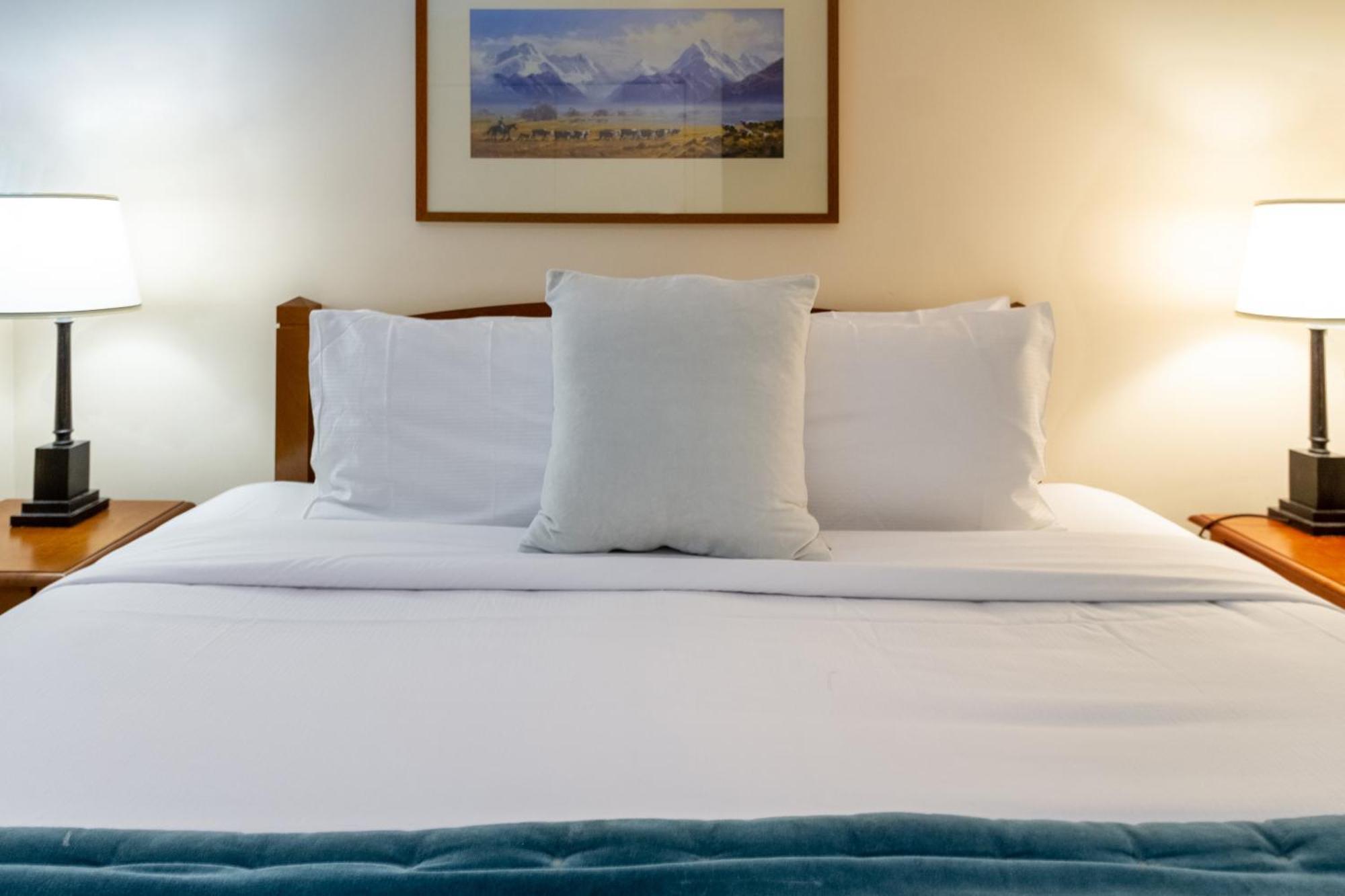 Beauty In The Cbd - 1Bed Free Parking Pool Apartment ไครสต์เชิร์ช ภายนอก รูปภาพ