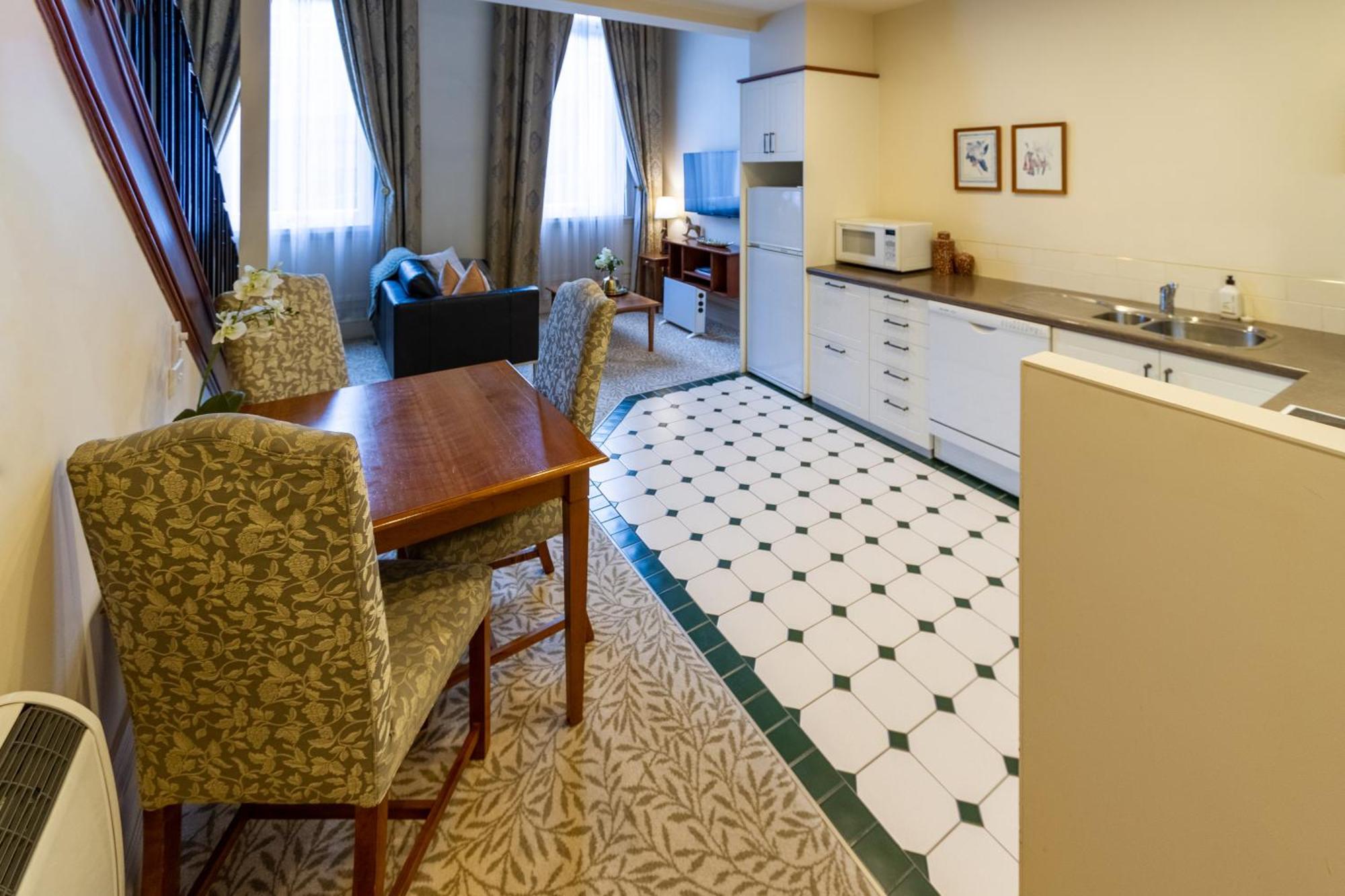 Beauty In The Cbd - 1Bed Free Parking Pool Apartment ไครสต์เชิร์ช ภายนอก รูปภาพ